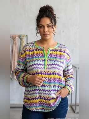 Scilla by Dora Landa EUC 100% Silk 
LS Blouse w/ an Ikat pattern design 
SZ 1X
